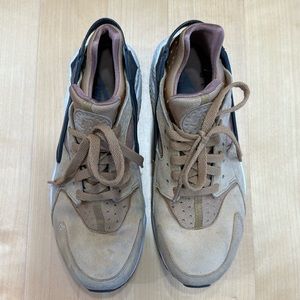 Nike Huarache premium Size 10